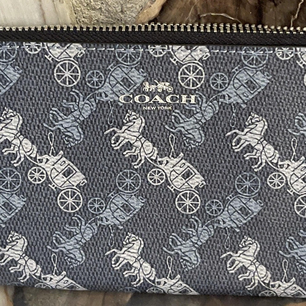 NEW Coach corner zip wristlet